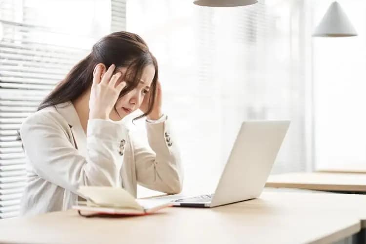 銀座の会員制高級クラブのホステスが実際にあったトラブルとその回避法！面接時に必ず確認すべき項目を紹介｜銀座の高級クラブやキャバクラでのアルバイト、ホステスの求人案件、面接対策・勤務条件の交渉なら信頼と実績の銀座クラブ求人エージェント「LUCE」｜クラブ未経験者やコロナ渦における採用対策にも対応。即日体験入店・全額日払い交渉も可能。