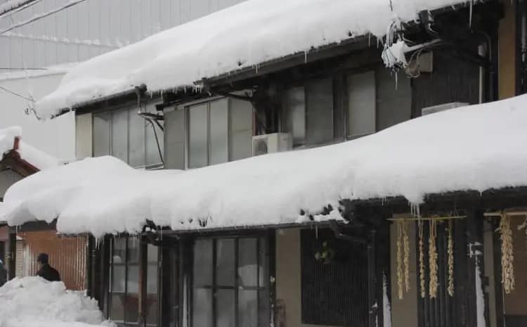  【所沢市、狭山市、ふじみ野市の施工例あり】積雪で家が破損したら必ず確認しよう！保険は？費用は？修理業者のプロに聞いてみた！