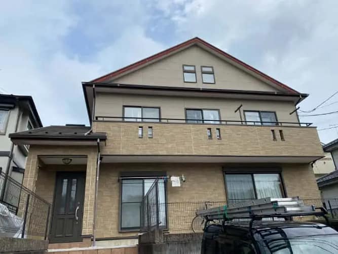 所沢市|屋根のひび割れにカバー工法で対処!外装修繕工事|塗装工事の費用相場、施工事例もご紹介!01|屋根塗装工事|外壁塗装工事|CHIKAZAWA|所沢市、狭山市、川越市、東村山市の地域密着型施工会社|外壁工事、屋根工事、塗装工事、雨樋工事、内装工事を中心とした施工が得意な職人集団です!所沢市、狭山市、川越市、東村山市のお客様とお客様の住まいについて一緒に考えるアットホームな施工会社です。