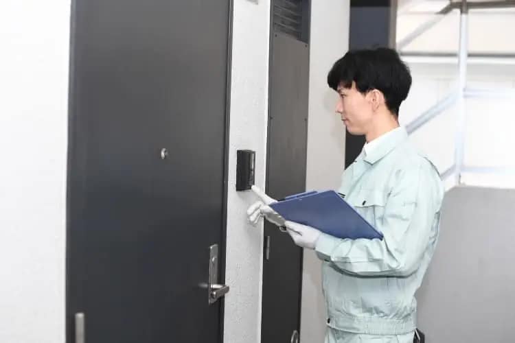 外壁塗装の詐欺に遭ってしまった時の対処法｜外壁塗装｜屋根塗装｜CHIKAZAWA｜所沢市、狭山市、川越市、東村山市の地域密着型施工会社｜外壁工事、屋根工事、塗装工事、雨樋工事、内装工事を中心とした施工が得意な職人集団です！所沢市、狭山市、川越市、東村山市のお客様とお客様の住まいについて一緒に考えるアットホームな施工会社です。