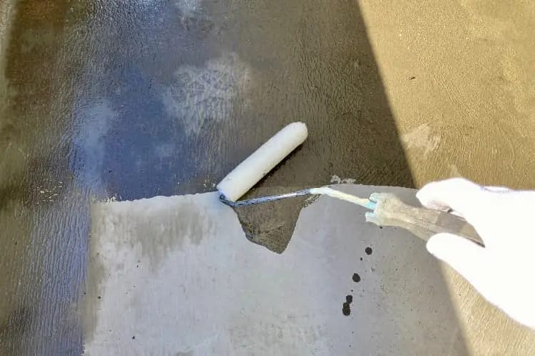 ベランダ・屋上防水工事にかかる費用相場や補助金｜日高市｜埼玉県｜防水工事｜ベランダ｜屋上｜CHIKAZAWA｜所沢市、狭山市、川越市、東村山市の地域密着型施工会社｜外壁工事、屋根工事、塗装工事、雨樋工事、内装工事を中心とした施工が得意な職人集団です！所沢市、狭山市、川越市、東村山市のお客様とお客様の住まいについて一緒に考えるアットホームな施工会社です。