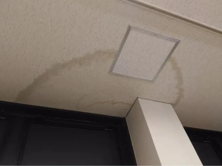 川越市｜失敗しない雨漏り・雨樋の業者選び！業者の選び方と費用相場｜当社施工事例の紹介｜雨漏り工事｜雨樋工事｜屋根工事｜外壁工事｜屋根塗装｜外壁塗装｜CHIKAZAWA｜所沢市、狭山市、川越市、東村山市の地域密着型施工会社｜外壁工事、屋根工事、塗装工事、雨樋工事、内装工事を中心とした施工が得意な職人集団です！所沢市、狭山市、川越市、東村山市のお客様とお客様の住まいについて一緒に考えるアットホームな施工会社です。