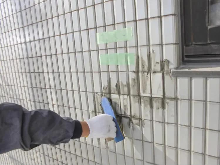 外壁の一部破損やひび割れ｜原因と修理方法、修理費用｜東京都｜東久留米市｜外壁工事｜CHIKAZAWA｜所沢市、狭山市、川越市、東村山市の地域密着型施工会社｜外壁工事、屋根工事、塗装工事、雨樋工事、内装工事を中心とした施工が得意な職人集団です！所沢市、狭山市、川越市、東村山市のお客様とお客様の住まいについて一緒に考えるアットホームな施工会社です。