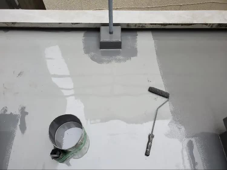 ベランダ・屋上防水工事にかかる費用相場や補助金｜日高市｜埼玉県｜防水工事｜ベランダ｜屋上｜CHIKAZAWA｜所沢市、狭山市、川越市、東村山市の地域密着型施工会社｜外壁工事、屋根工事、塗装工事、雨樋工事、内装工事を中心とした施工が得意な職人集団です！所沢市、狭山市、川越市、東村山市のお客様とお客様の住まいについて一緒に考えるアットホームな施工会社です。